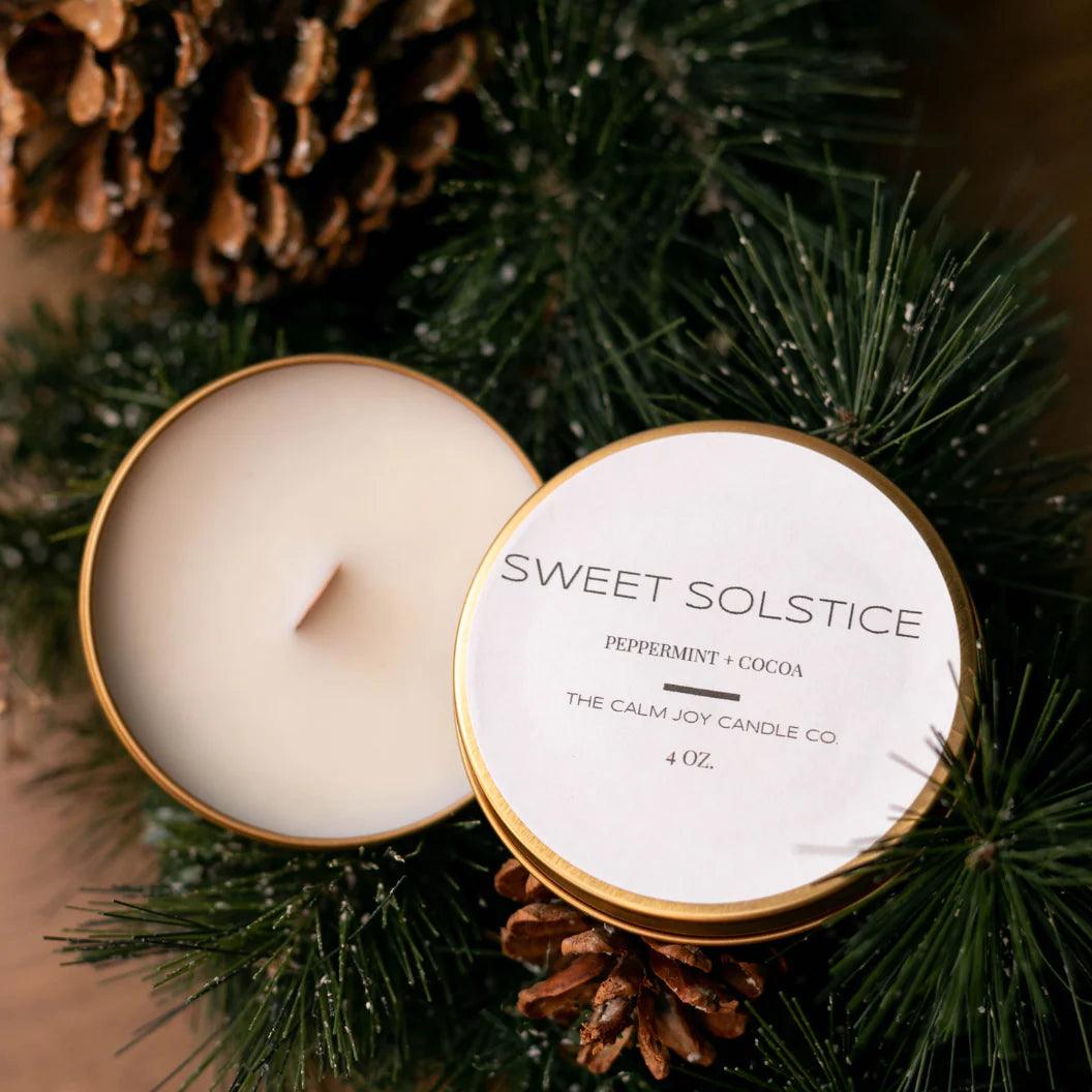 A delightful candle blending peppermint and cocoa scents